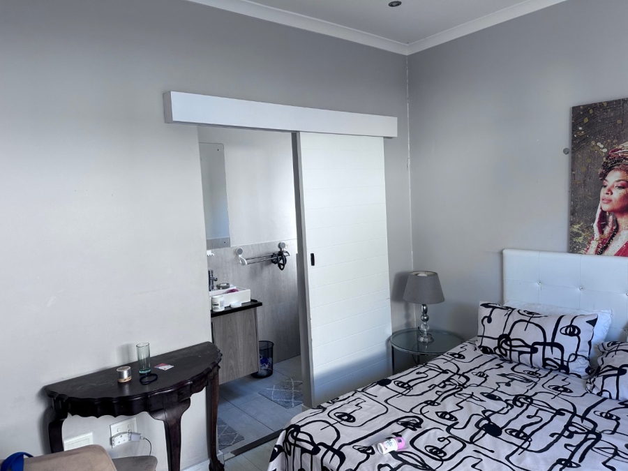 3 Bedroom Property for Sale in Table View Western Cape